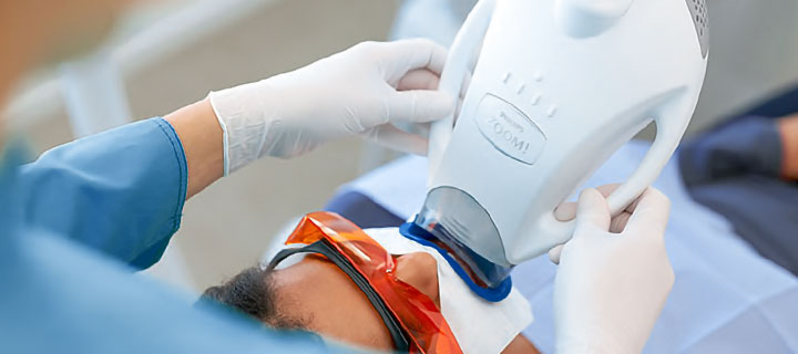 Philips Zoom In-Chair Whitening in Essendon Melbourne using the WhiteSpeed UV Laser Accelerator