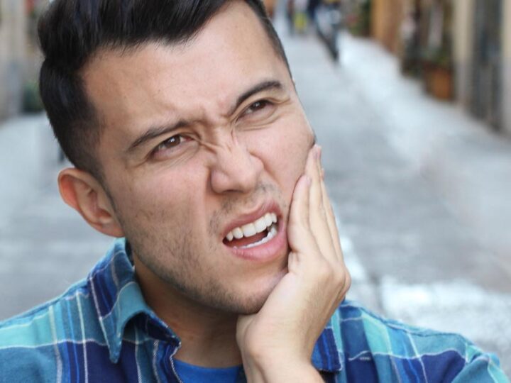 Causes TMJ dysfunction disorder Melbourne dentist Essendon patient with headaches migraines caused by facial jaw pain and TMD